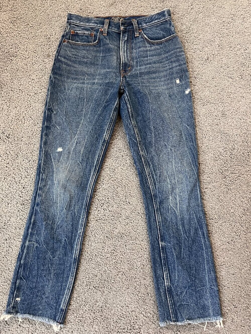 ABERCROMBIE & FITCH A&F MOM JEANS - SIZE 25